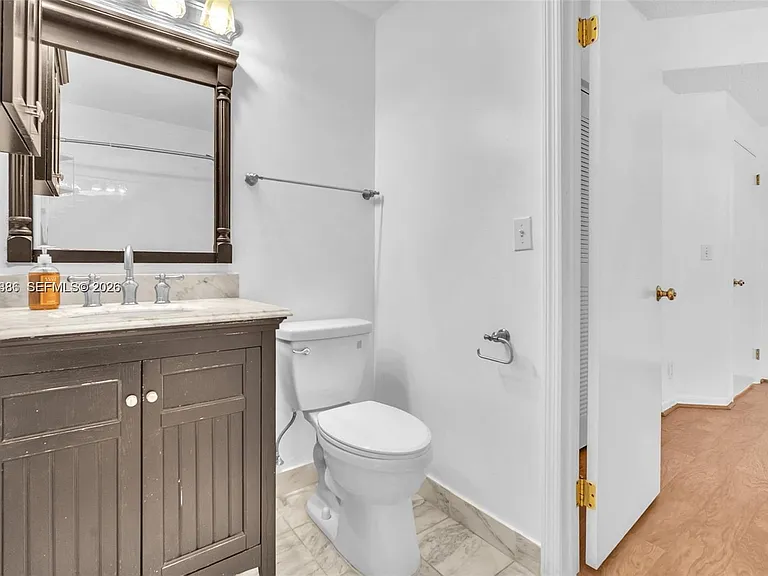 800 Sorrento Dr #2 — Photo 22