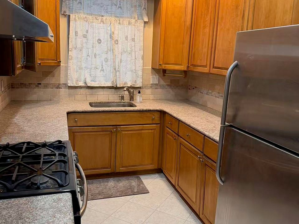 1st image of 61 Bay 8 St #2