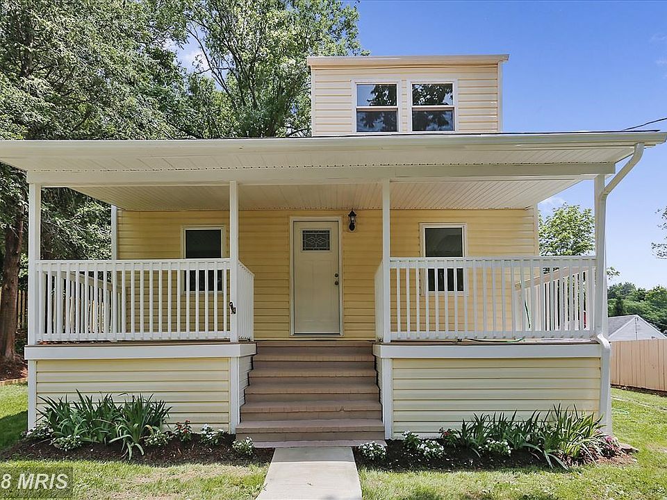 Welcome! Sit & have an ice tea on the porch