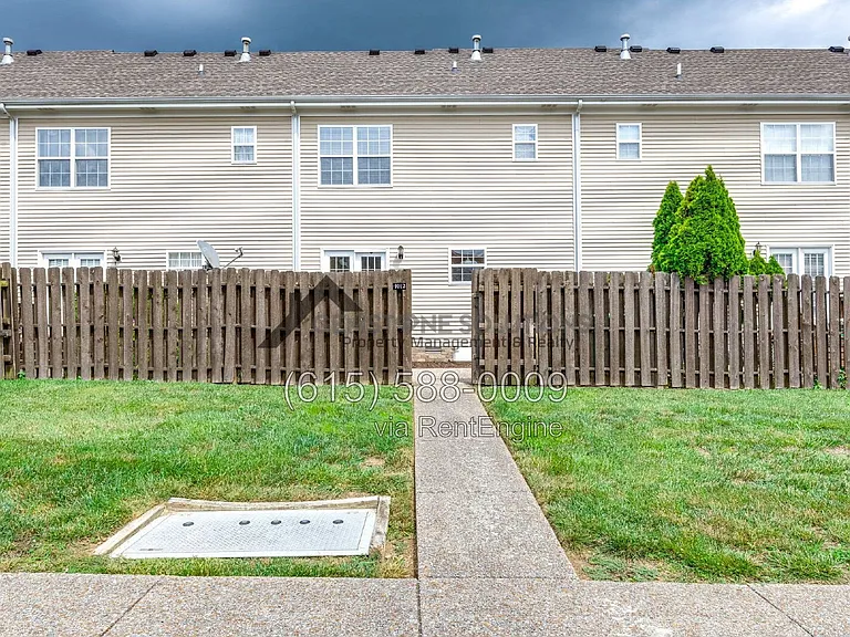 1012 McKenna Dr — Photo 4