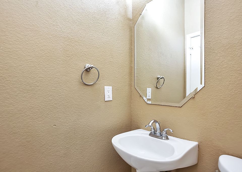 1st image of 6036 Beachview Ln