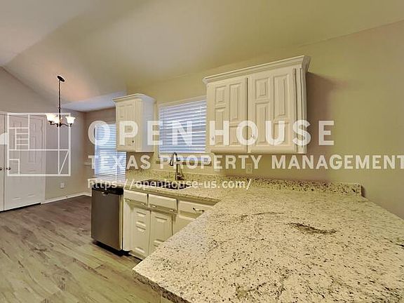 5th image of 1121 Springwood Dr
