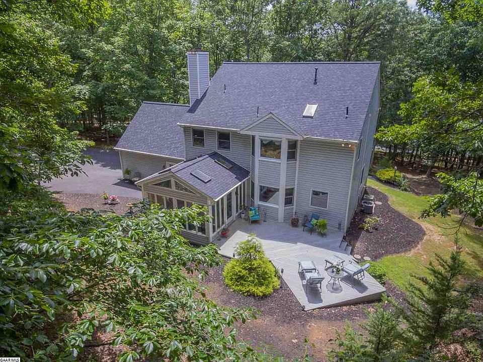 1st image of 686 Chinquapin Dr