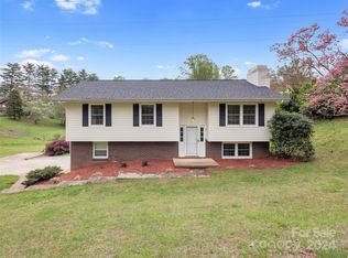 12 Woodfield Rd, Arden, NC 28704