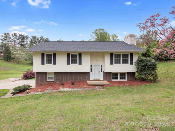 12 Woodfield Rd, Arden, NC 28704