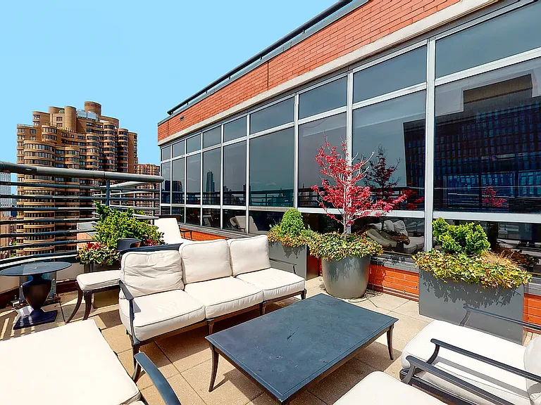 415 E 37th St #5D — Photo 21