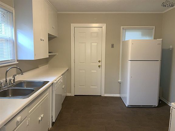 2nd image of 3222 Glenwood Ave