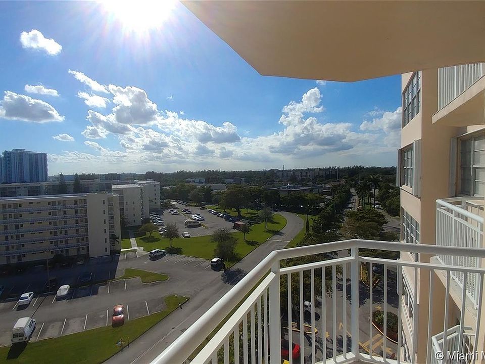 1st image of 18011 Biscayne Blvd APT 803