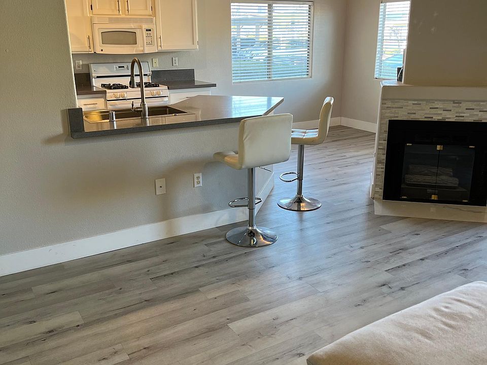 Living Room/Kitchen