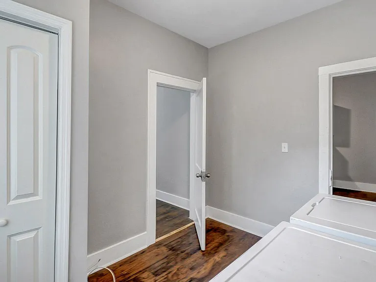 708 W Victory Dr #A — Photo 25