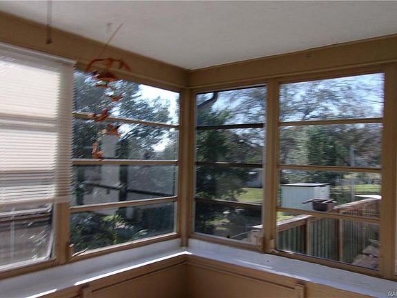 2nd image of 93 S Desoto St