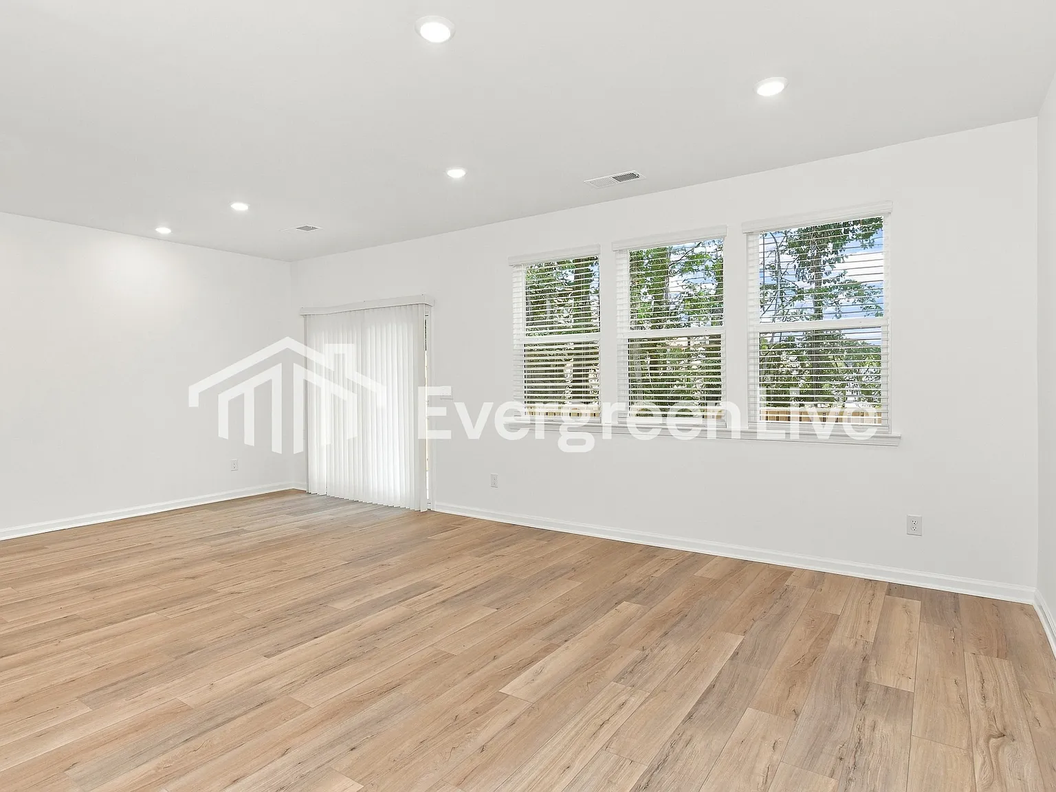 3 bed, 2.5 bath, 1810 sqft, $2,135 — Photo 4
