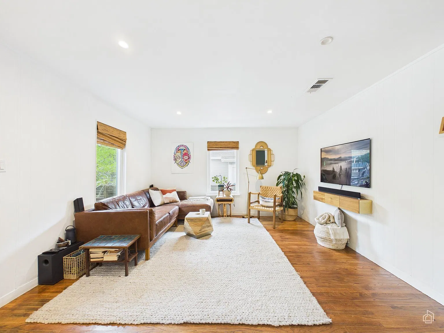 3 bed, 1.0 bath, 960 sqft, $1,895 — Photo 2