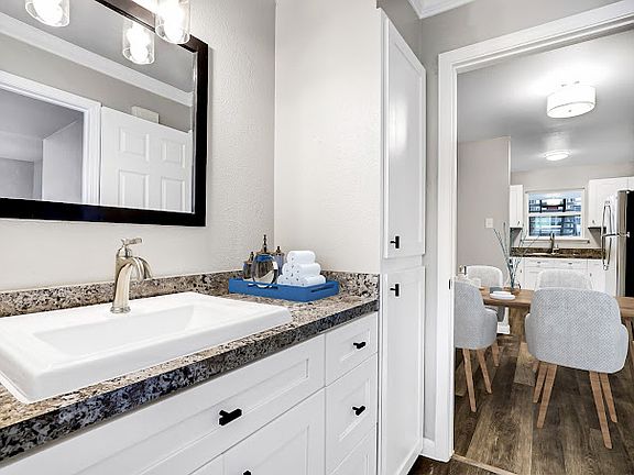 3rd image of 2118 Edgehill Dr APT 103