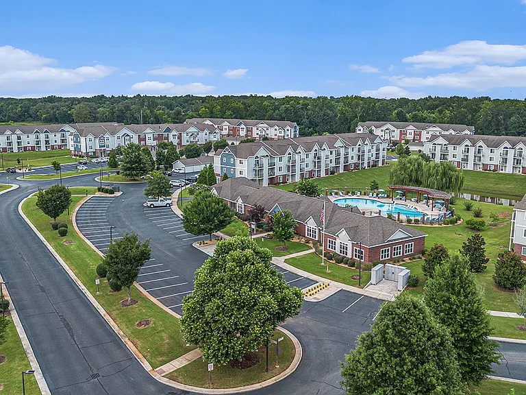 Limestone Creek Apartment Homes — Photo 40