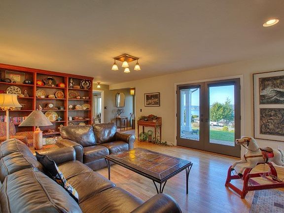 5th image of 3119 Olympic Blvd W