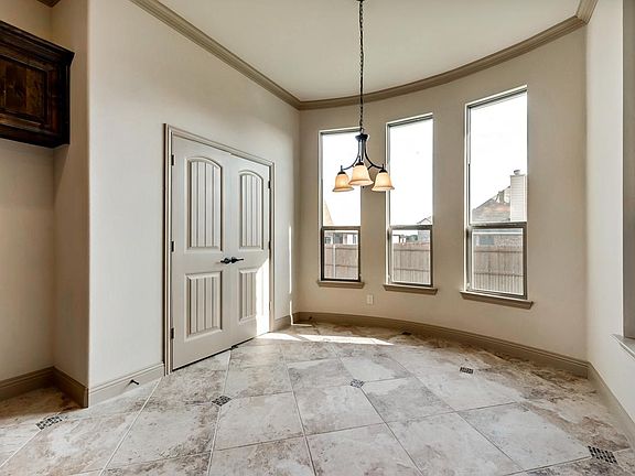 4th image of 1569 Trowbridge Cir
