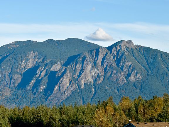 Stunning Mt. Si View from Main Floor and Master Suite