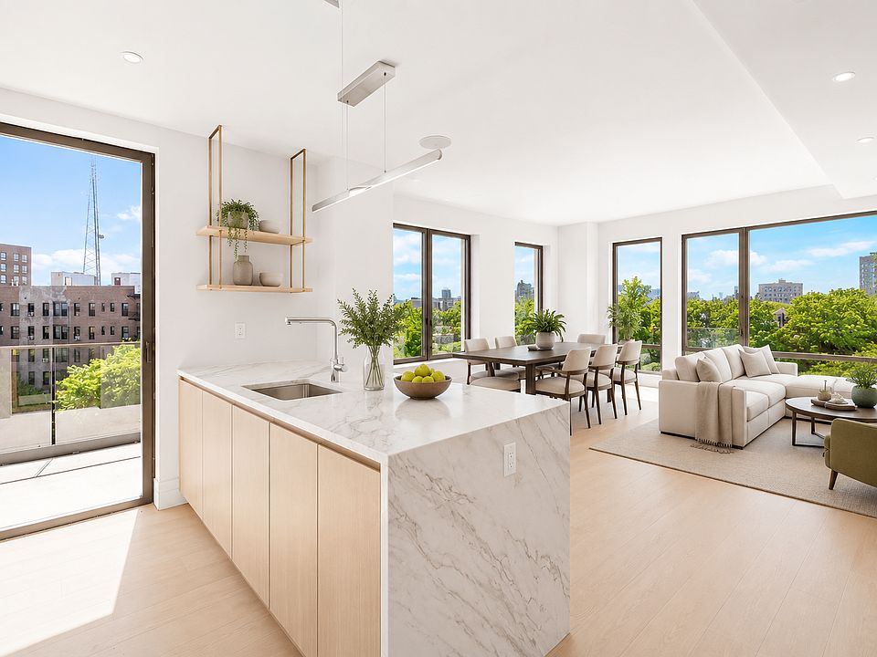 1st image of 960 Franklin Ave #440
