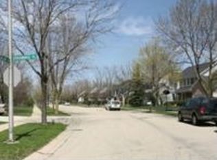 930 Stockbridge Pl, Elgin, IL 60120