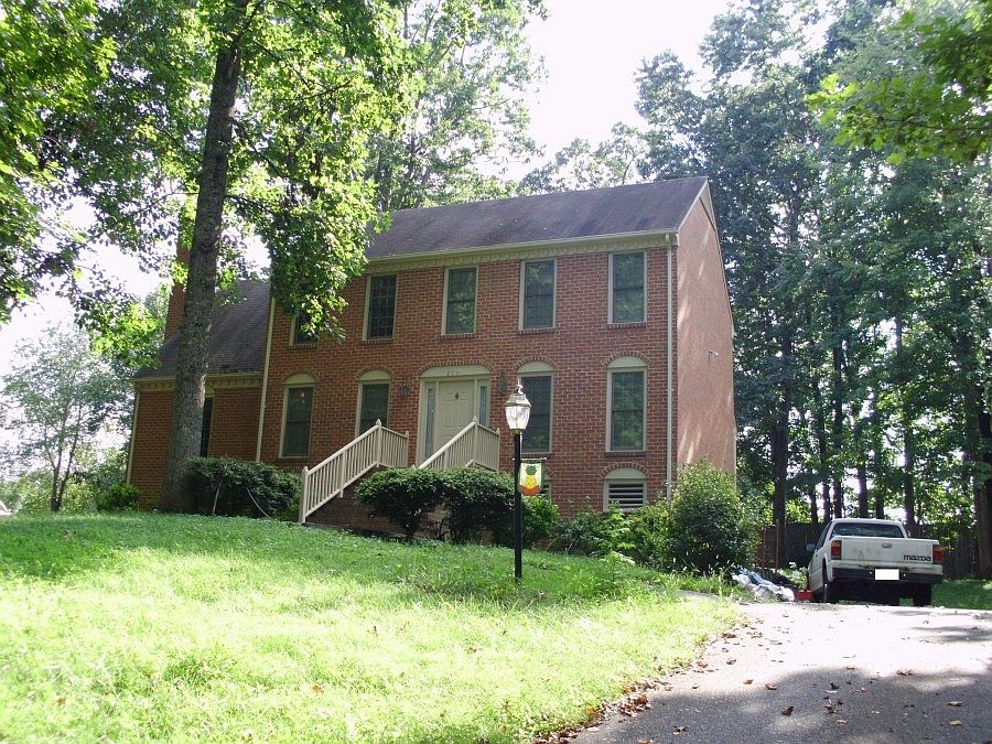 2nd image of 211 Cameron Rd