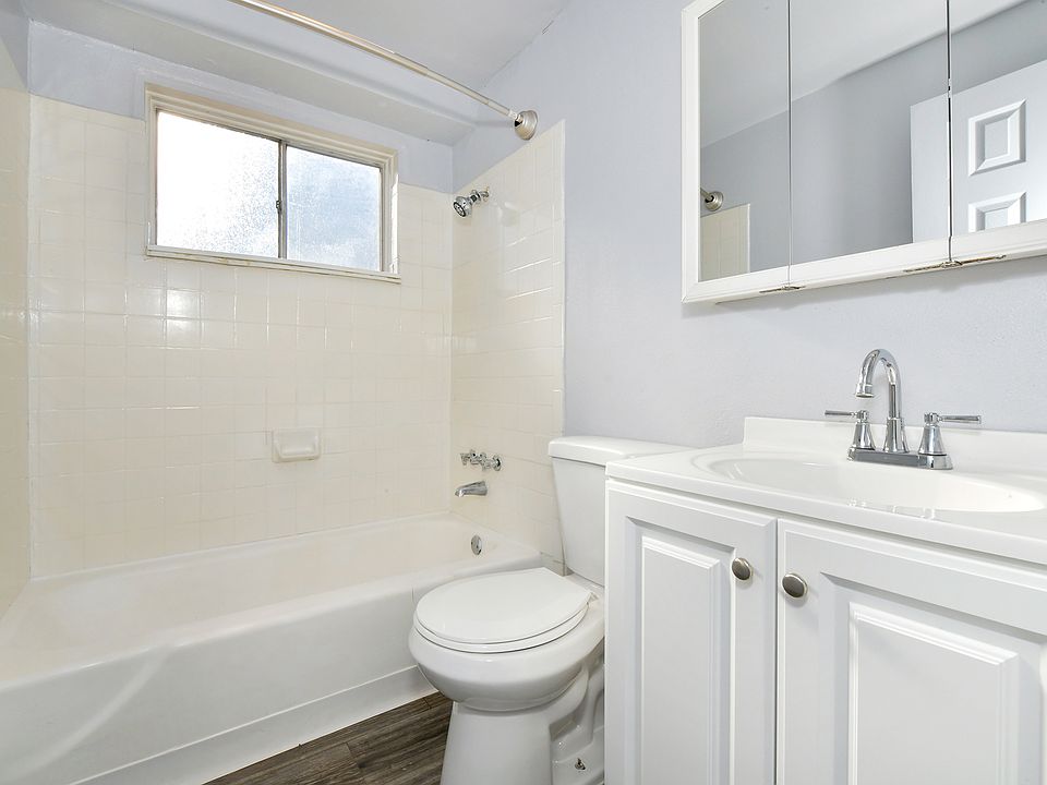 1st image of 112 Bonfoy Ave #0B-1Ba-400Sqft