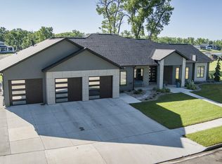 2533 Langer Ln, Bismarck, ND 58504