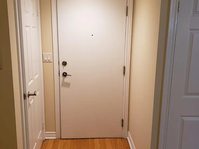 270 Wellington St W #502 — Photo 2