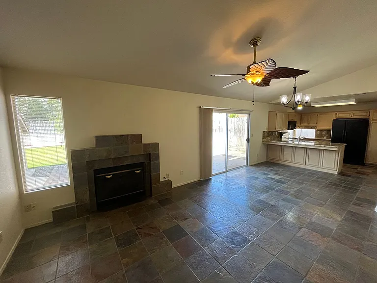 1453 Woodmere Rd — Photo 4