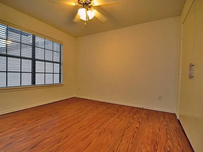 Everwood Apartments — Photo 12
