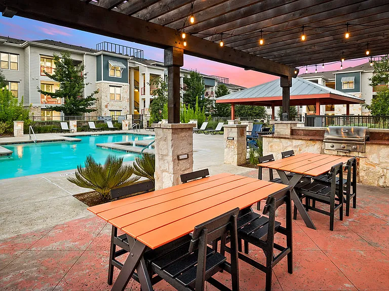 Poolside Picnic and Grilling Area