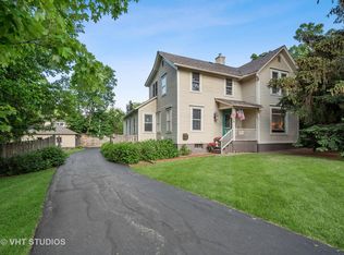 633 S Hough St, Barrington, IL 60010