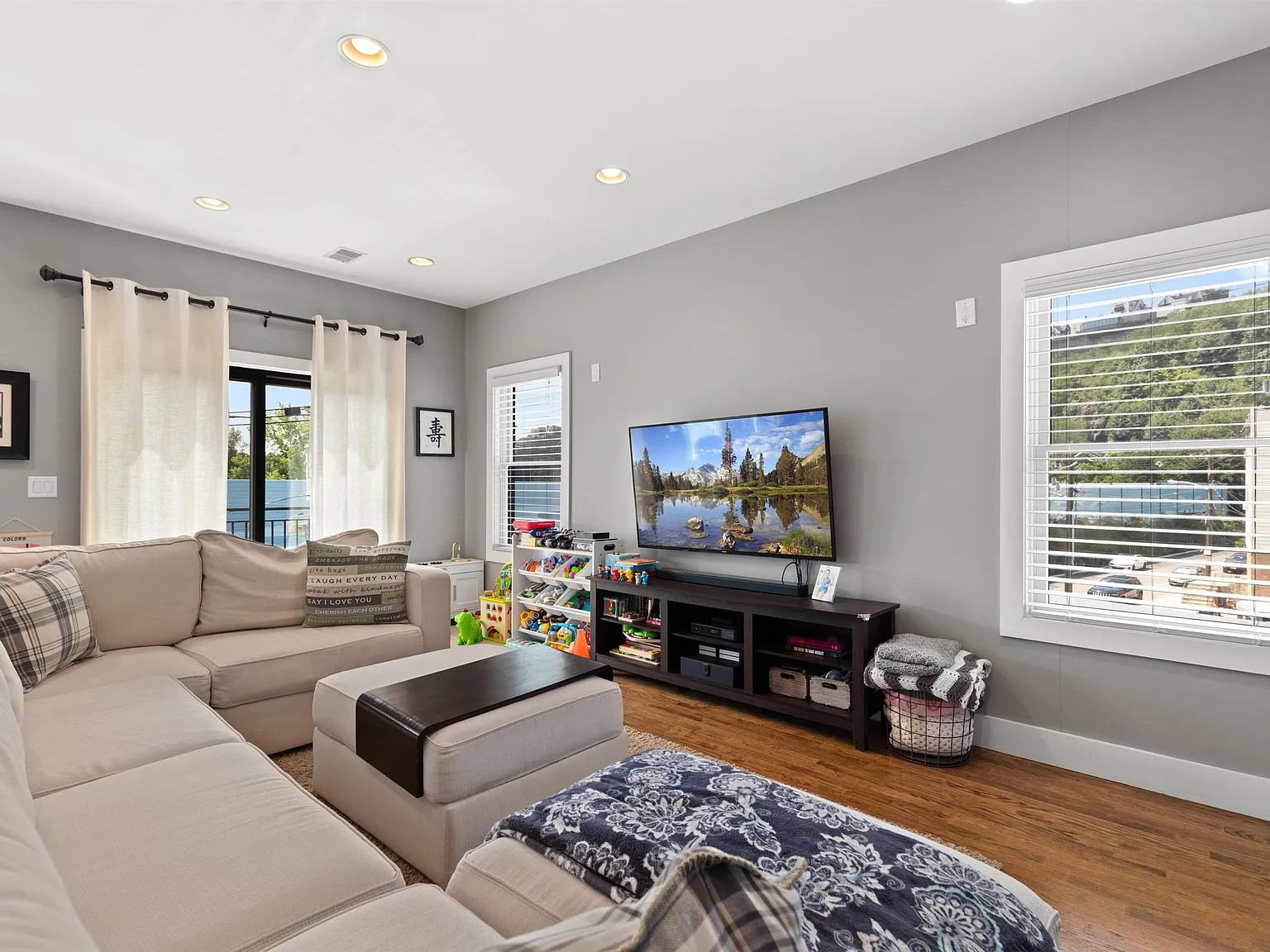 2 bed, 2.0 bath, $4,000 — Photo 2