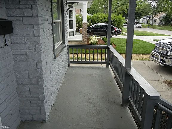 3rd image of 3084 Buckingham Ave
