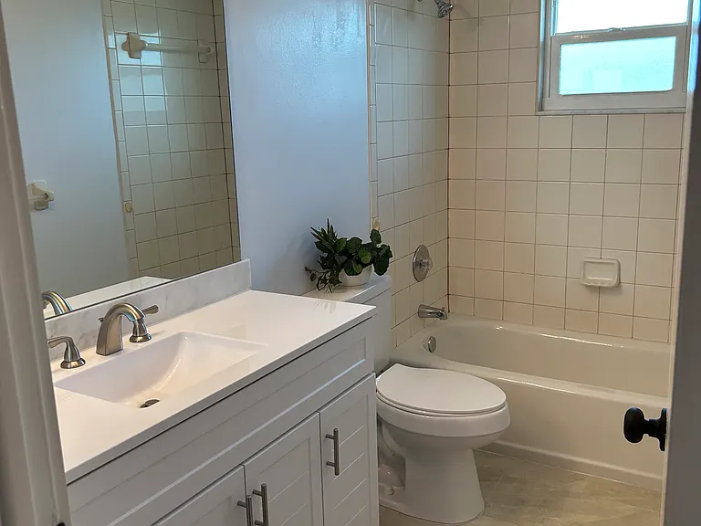 1123 NE 15th Ln #2 — Photo 6