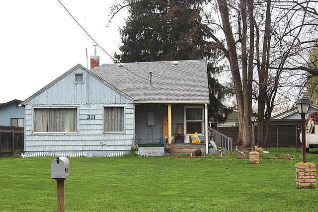1st image of 311 SE 10th St