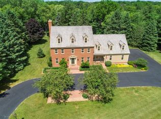 1083 Willow Dr, Delafield, WI 53018