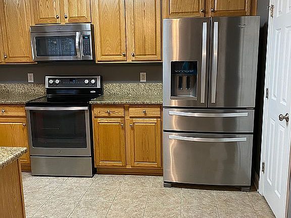 Closer view of SS appliances