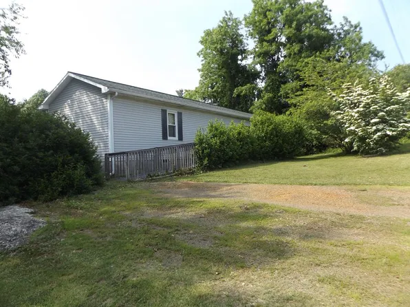 156 Weddle St, Hillsville, VA 24343