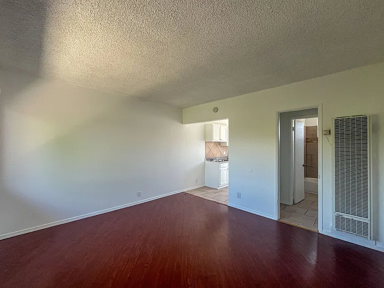 4240 El Segundo Blvd — Photo 7
