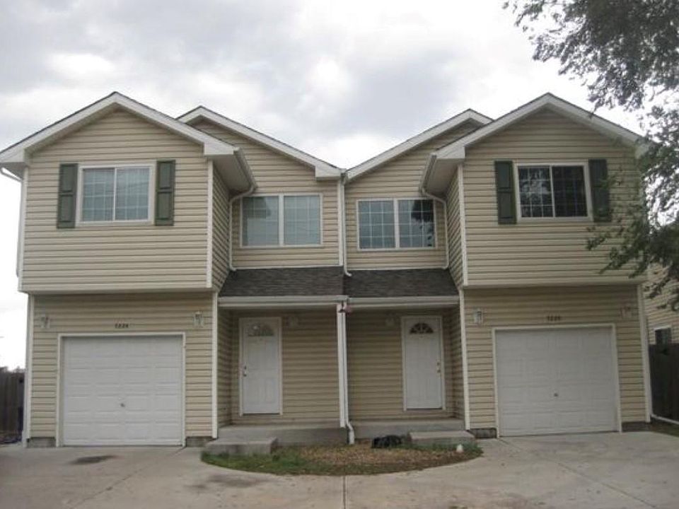 Front of Townhouse, Extra off street parking on side and front of garage