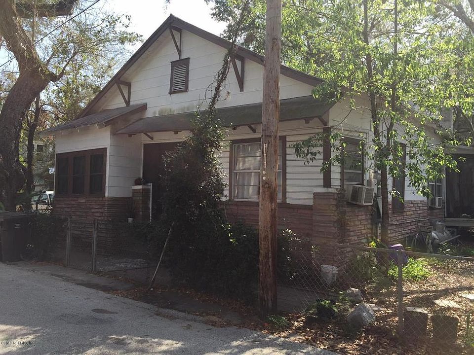 2nd image of 117 Pomar St