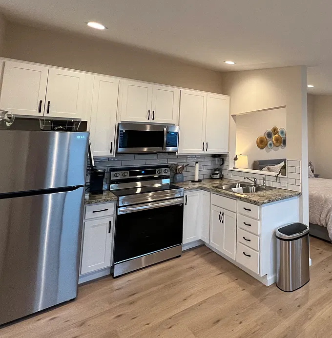Studio, 450 sqft, $2,500 — Photo 2