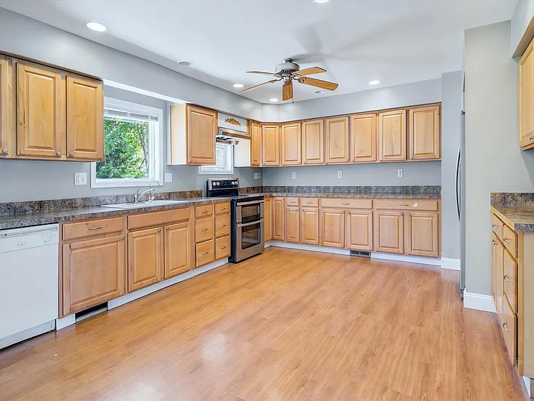 5 Comet Ct — Photo 9