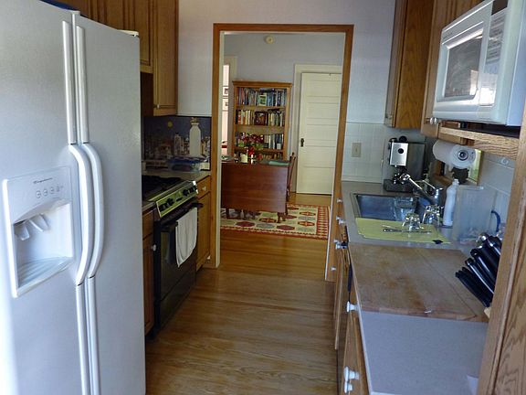 4th image of 171 Emerson St
