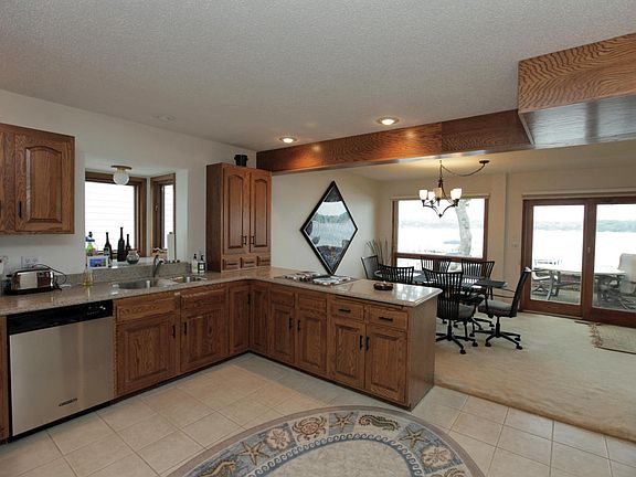3rd image of 2318 Okoboji Blvd