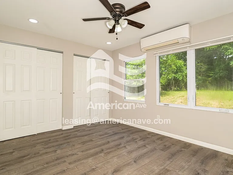 189613_007_main_bedroom_7.jpg