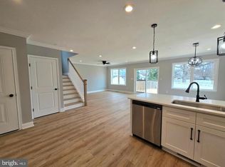 8478 Garden Rd, Pasadena, MD 21122