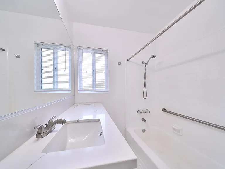 Unit 24 - 1 Bedroom, 1 Bathroom