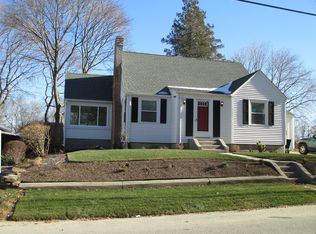 1 Danecroft Ave, Smithfield, RI 02828